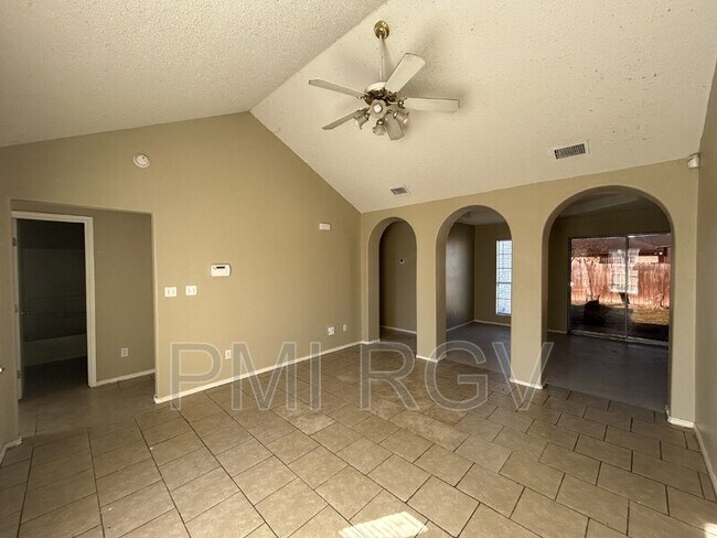 Foto del edificio - 1021 W Denver St