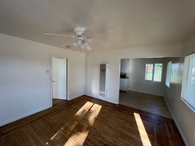 Photo - 618 James St House