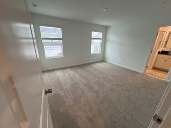 Foto del edificio - 3 bed 2.5 bath townhome at Gardenia Reserve