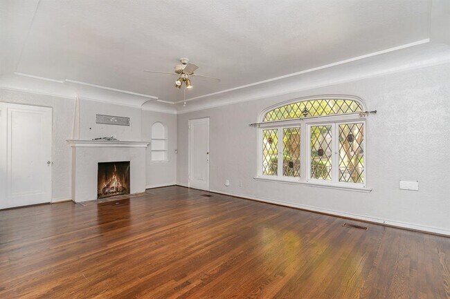 Building Photo - 4201 Normandy Ave