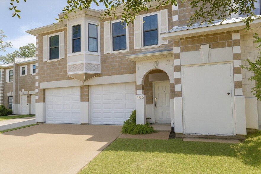 Primary Photo - 405 Mc Kinney Ln