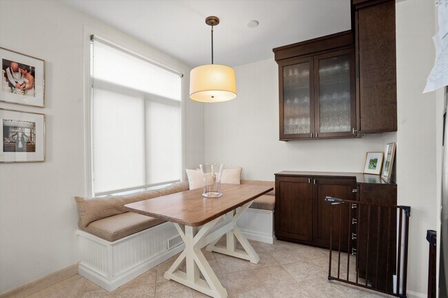 Foto del edificio - 2733 N Greenview Ave