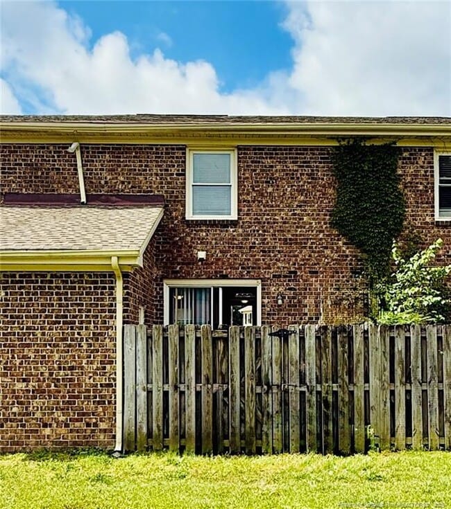 Building Photo - 421 Kirkcaldy Ct