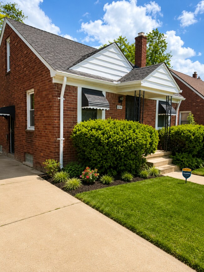 Foto del edificio - 18494 Ashton Ave