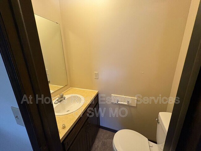 Building Photo - 2252 W Parkway