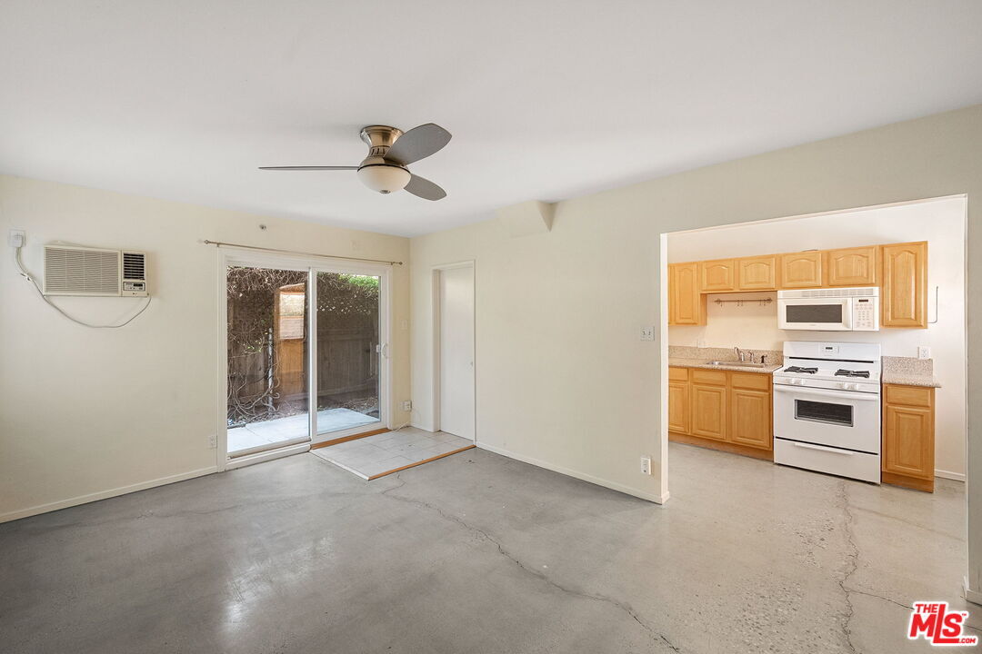 Foto principal - 2235 1/2 Laverna Ave
