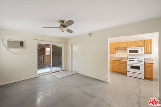 Building Photo - 2235 1/2 Laverna Ave