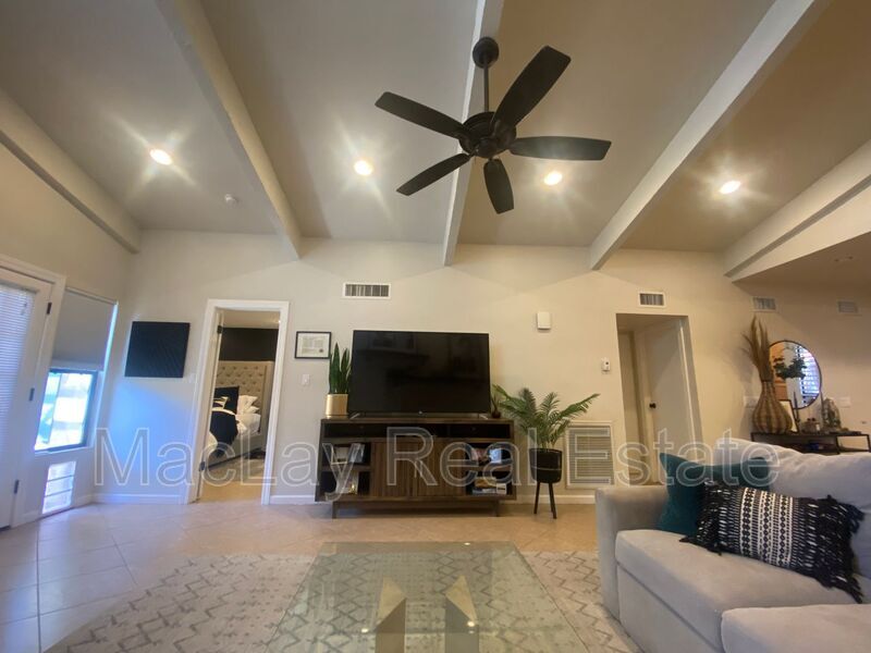 Foto principal - 1217 N Miller Rd