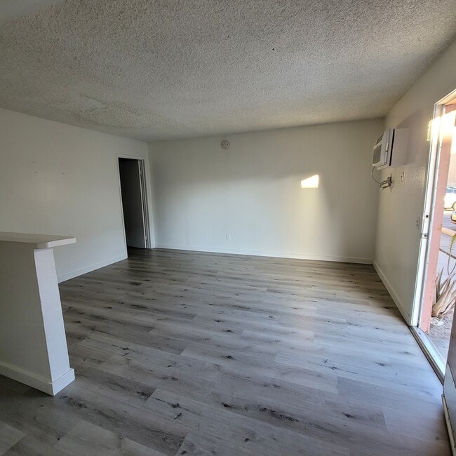 Foto del edificio - 6715 Woodley Ave