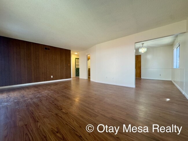 Foto del edificio - Charming 3-Bedroom Home with Expansive Outdoor Space