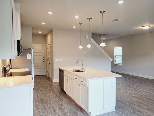 Foto del edificio - Beautiful SFH Available For Rent! Located ...