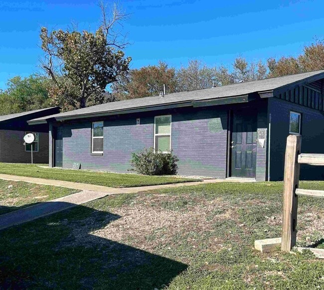 Building Photo - 3200-3200 Grider Cir