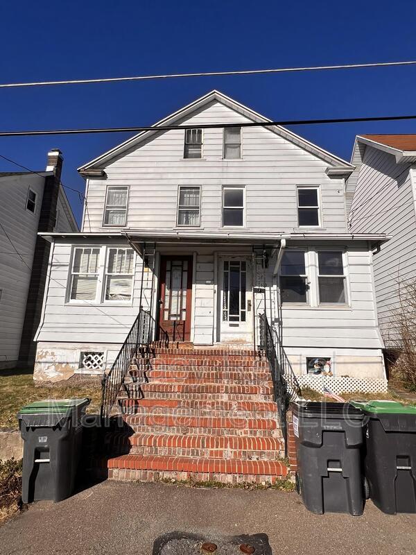 323 Maple St, Freeland, PA 18224 Condo for Rent in Freeland, PA