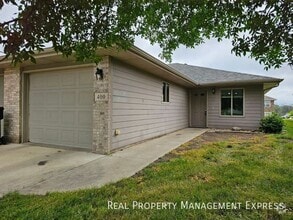 Building Photo - Spacious 3-bedroom, 1-bathroom apartment
