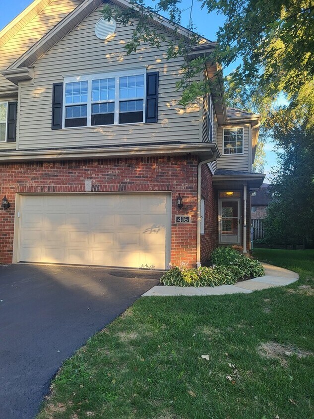 Foto principal - 416 N River Rd