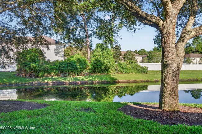 Foto del edificio - 353 Redwood Ln