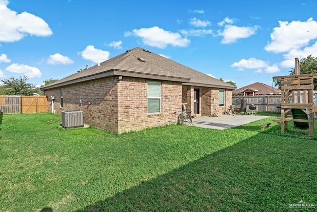 Building Photo - 5 Emerald Ave