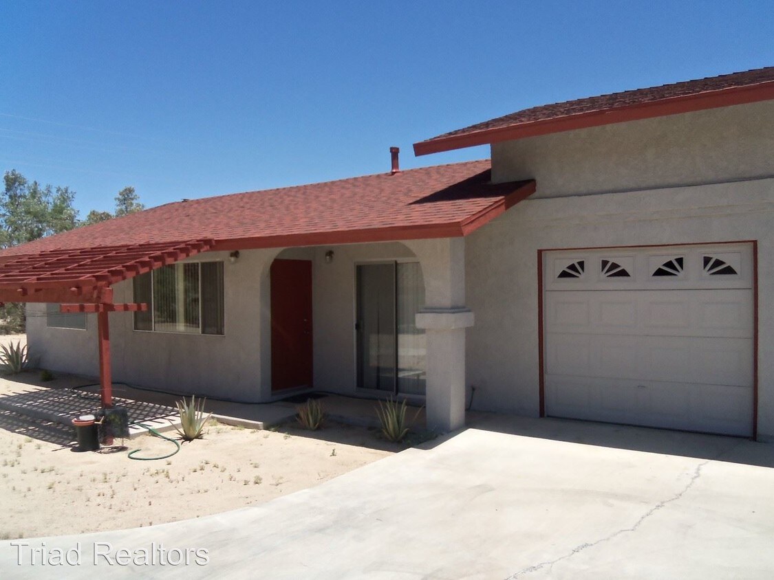 Primary Photo - 73586 Sun Valley Dr