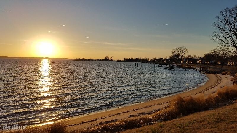 Foto principal - 4 br, 4 bath Townhome - 566 Riverside Drive