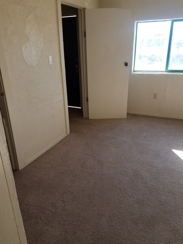 Foto principal - 1 bedroom 1 bath house near downtown