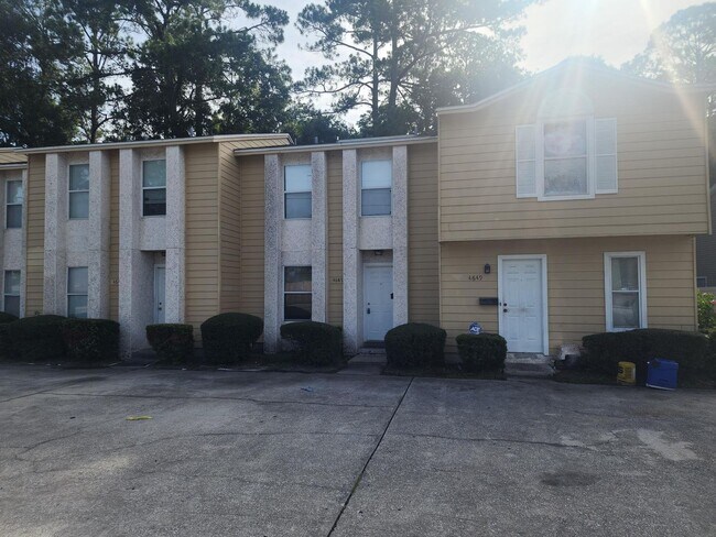 Building Photo - 4647 Barnes Rd S