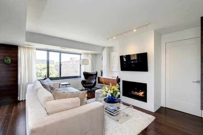 Foto del edificio - 1077 30th St NW