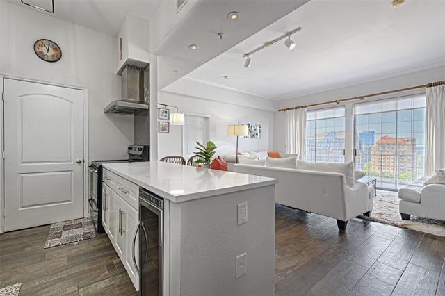 Building Photo - 3225 Turtle Creek Blvd