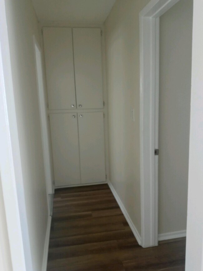 Foto del edificio - 132 E Hazel St