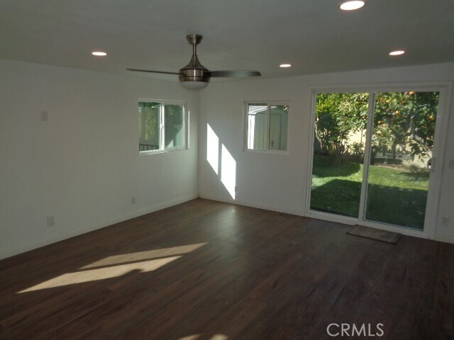 Foto del edificio - 11559 Midway Dr