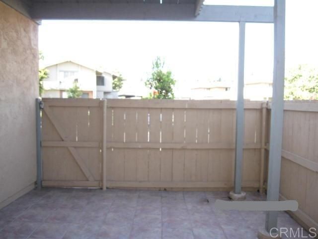 Building Photo - 300 Rancho Dr