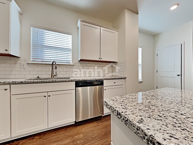 Foto del edificio - 172 Landsdown Xing