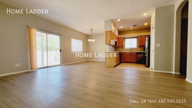 Building Photo - Discover Your Dream Home in Casa Grande!