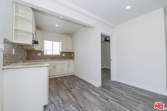 Foto del edificio - 520 W 82nd St
