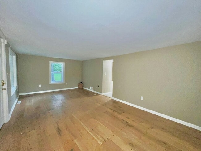 Foto del edificio - 8310 Bellflower Rd