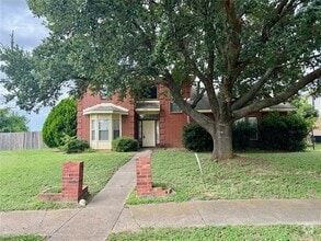 Building Photo - 2720 Pioneer Ln