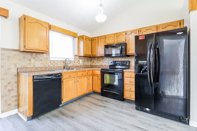 Building Photo - 3201 Shallow Creek Cir