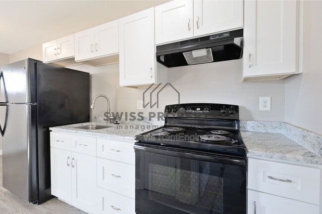 Building Photo - 2485 Deming Ave