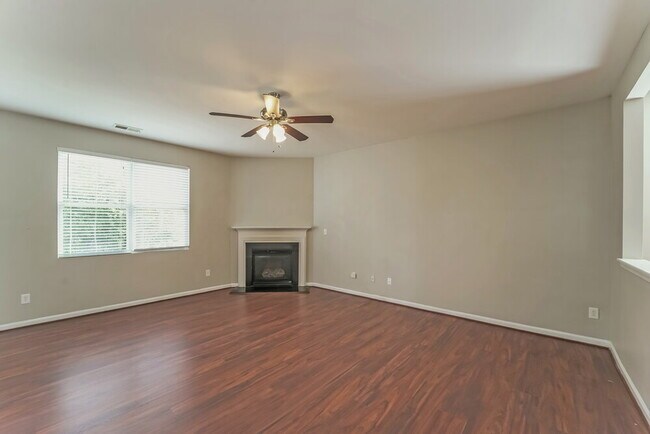 Foto del edificio - 7108 Bear Grass Ln