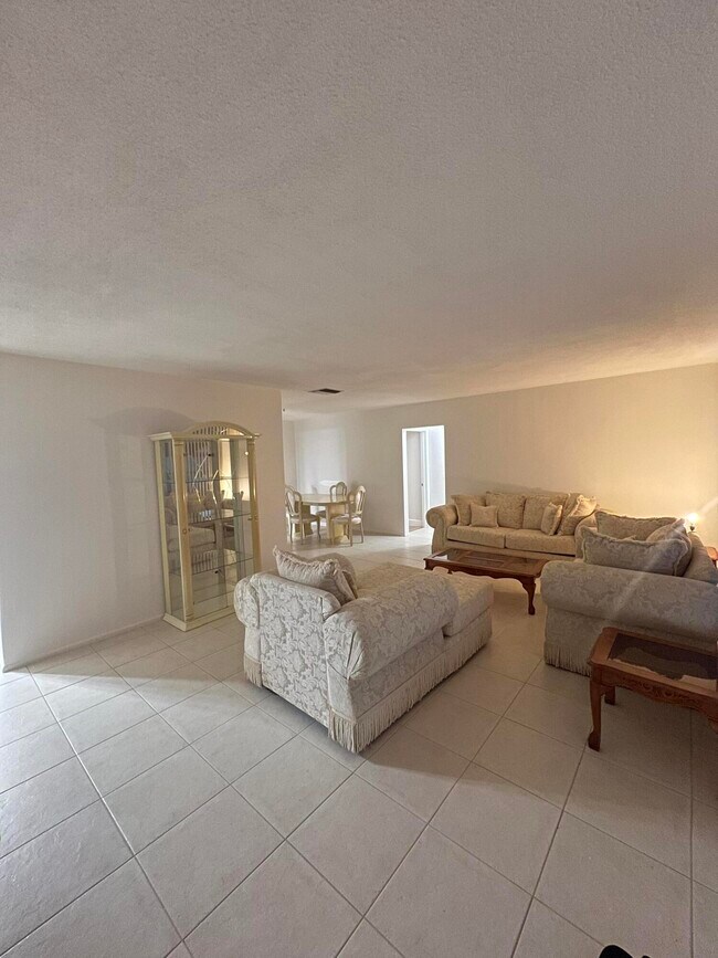 Foto del edificio - 4941 NW 55th St