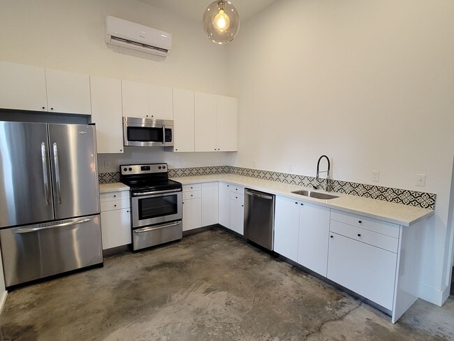 Foto del edificio - 7008 NE Rodney Ct