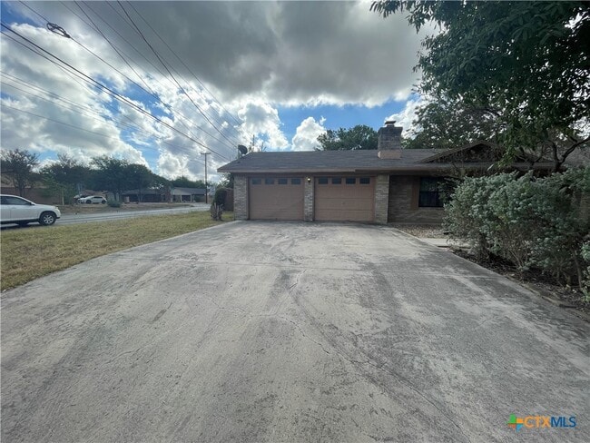 Foto del edificio - 1346 Carnation Ln