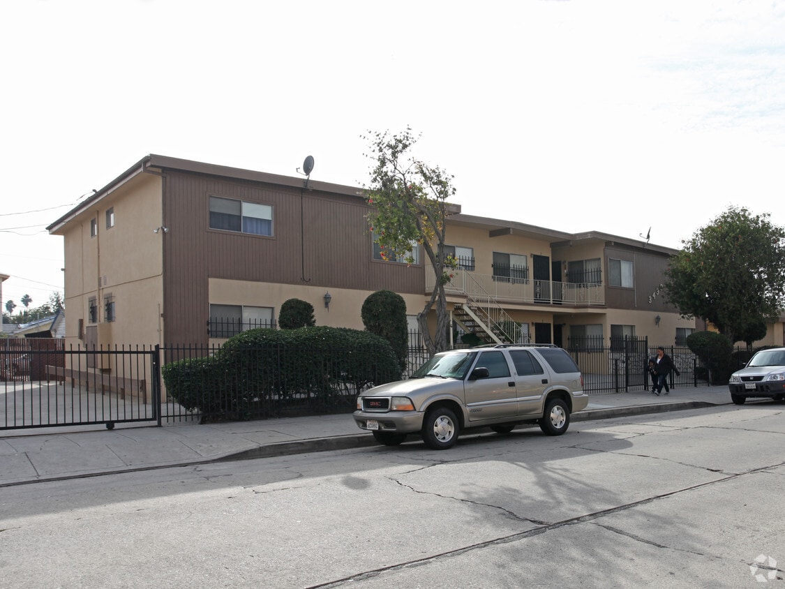 Building Photo - 3430 W 63rd St