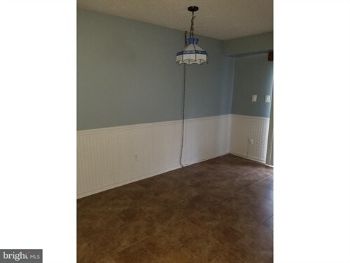 Building Photo - Row/Townhouse, Traditional - LINDENWOLD, NJ