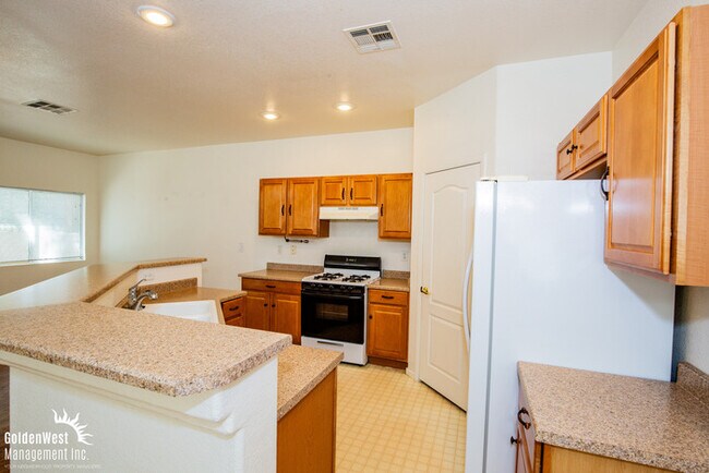 Building Photo - Beautiful Two-Story 3Bdm 2.5Ba Rowhome Nestled in Henderson!