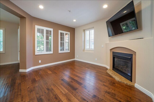 Foto del edificio - Highly Upgraded 1 bedroom & Loft/office To...