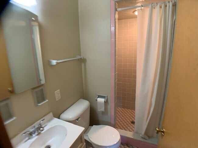 Foto del edificio - West Allis 3 bedroom 2 bath ranch