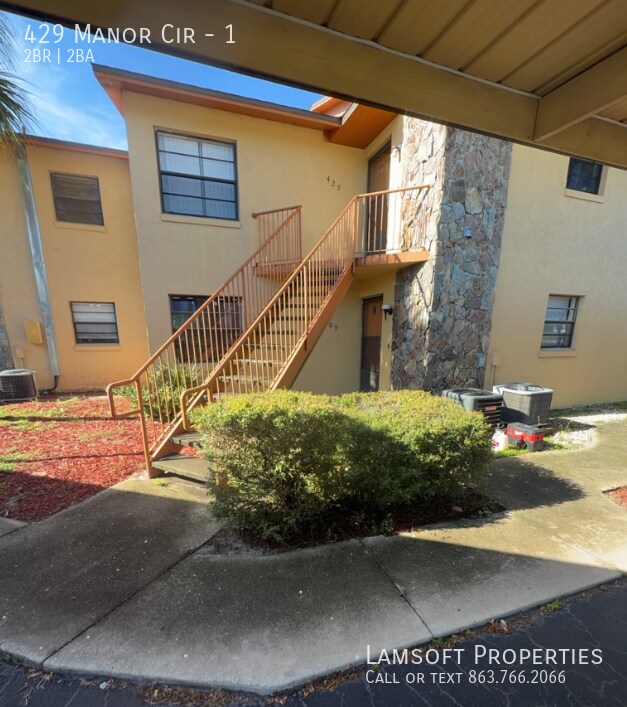 Foto del edificio - 429 Manor Cir