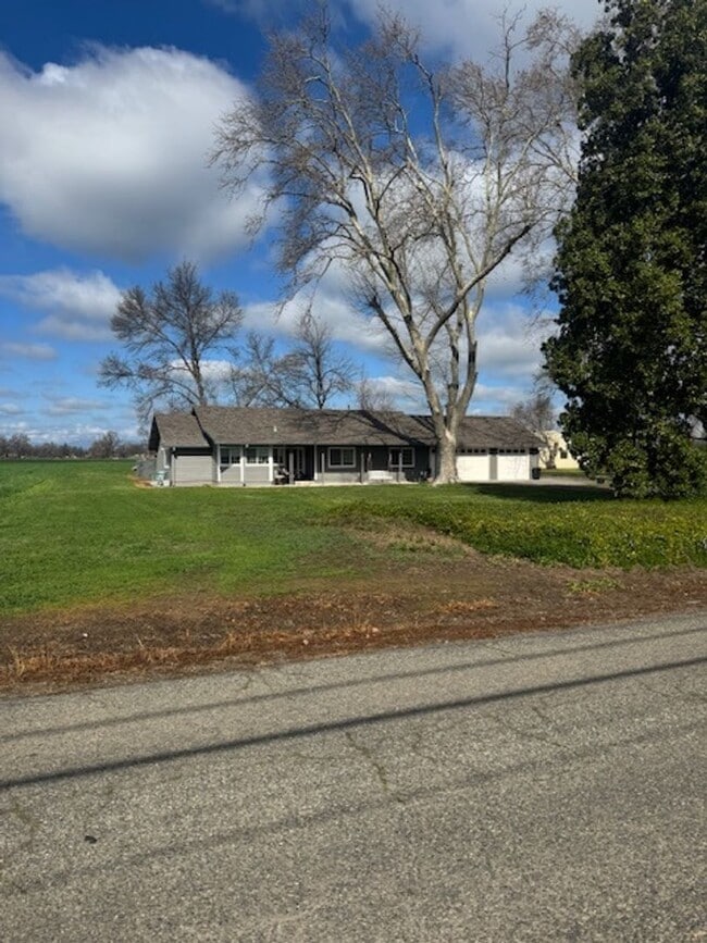 Building Photo - Country Style Living in this Charmin Home in Anderson