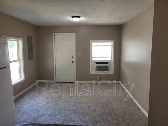 Building Photo - 313 Reynolds Ave