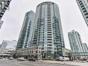 Building Photo - 373 Front St W